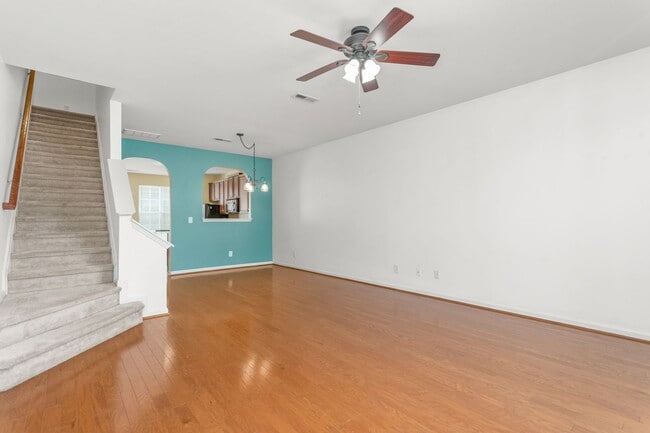 Building Photo - **Charming 2/2.5 Burlington Townhome**