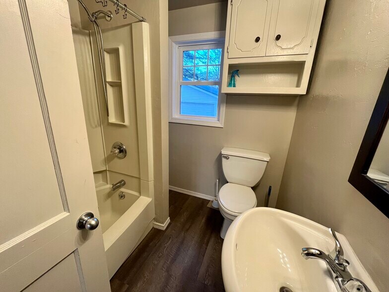 Building Photo - 13496 Velp Ave