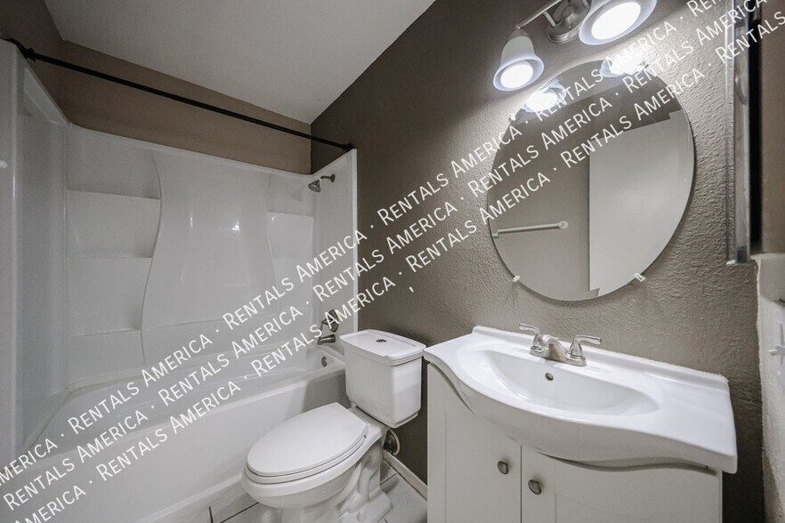 Building Photo - 4555 W Continental Dr