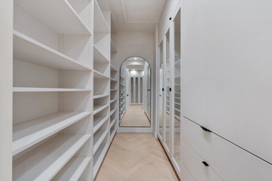 Building Photo - 17437 Oak Creek Ct