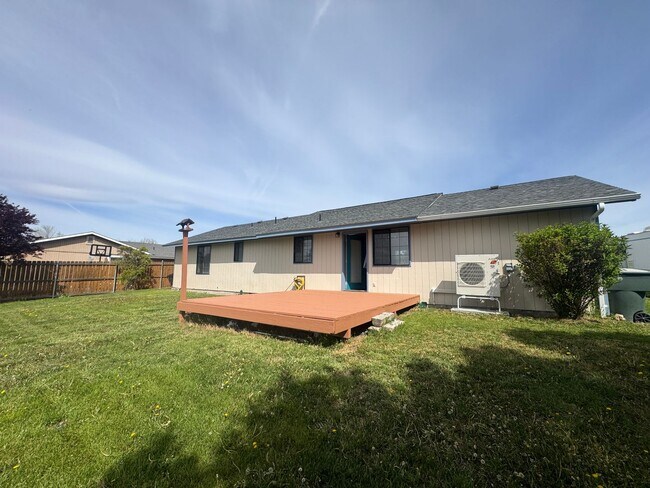 Building Photo - Move in special - $150 off first month's rent!