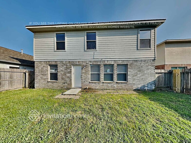 Building Photo - 1818 Day Lily Way