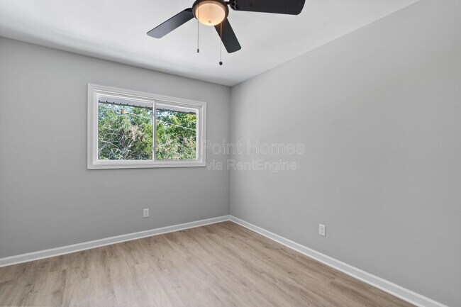 Building Photo - 400 Gallery Ln