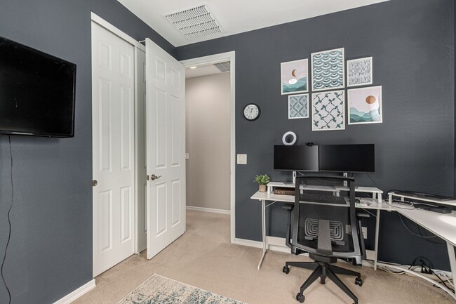 Building Photo - SONORAN FOOTHILLS 4 BEDROOM 2.5 SFH