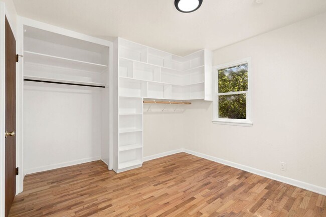 Building Photo - Stunning Fully Remodeled 3-Bedroom Home with Fenced Yard