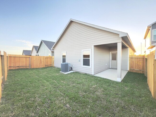 Building Photo - 8042 Cypress Bonsai Dr