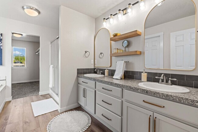 Building Photo - 3173 S Mystic Seaport Ave