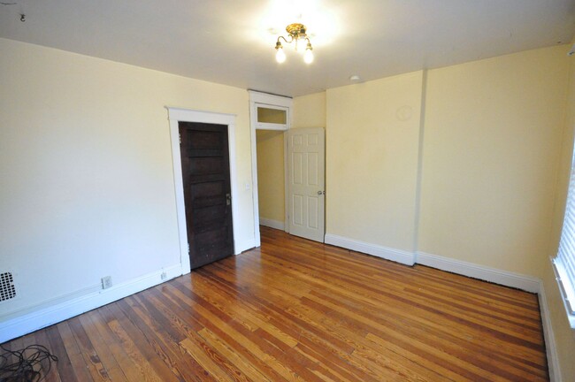 Building Photo - 2074-2078 Summit Street