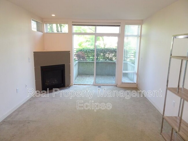 Building Photo - 211 Kirkland Ave