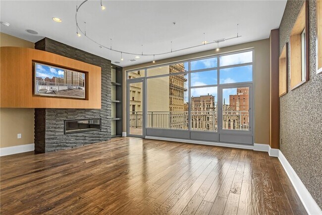 Building Photo - 301 Fifth Ave