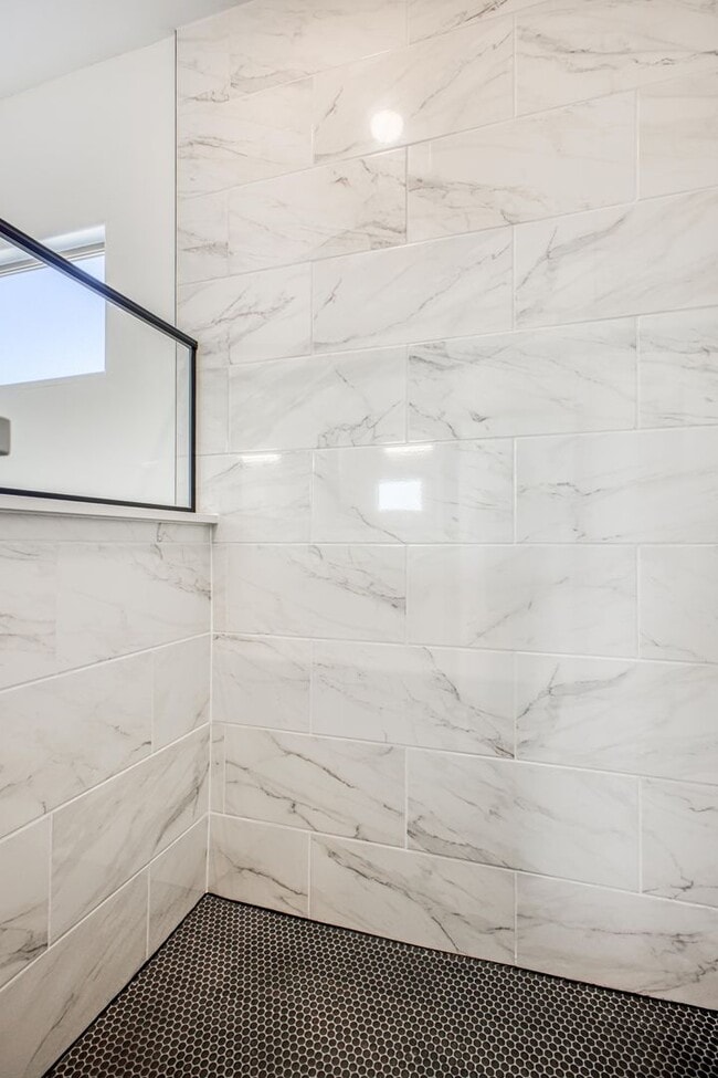 Building Photo - Beautiful East side House 4 bed-2.5 baths, part of The Overlook Casa Club that includes Swimming ...