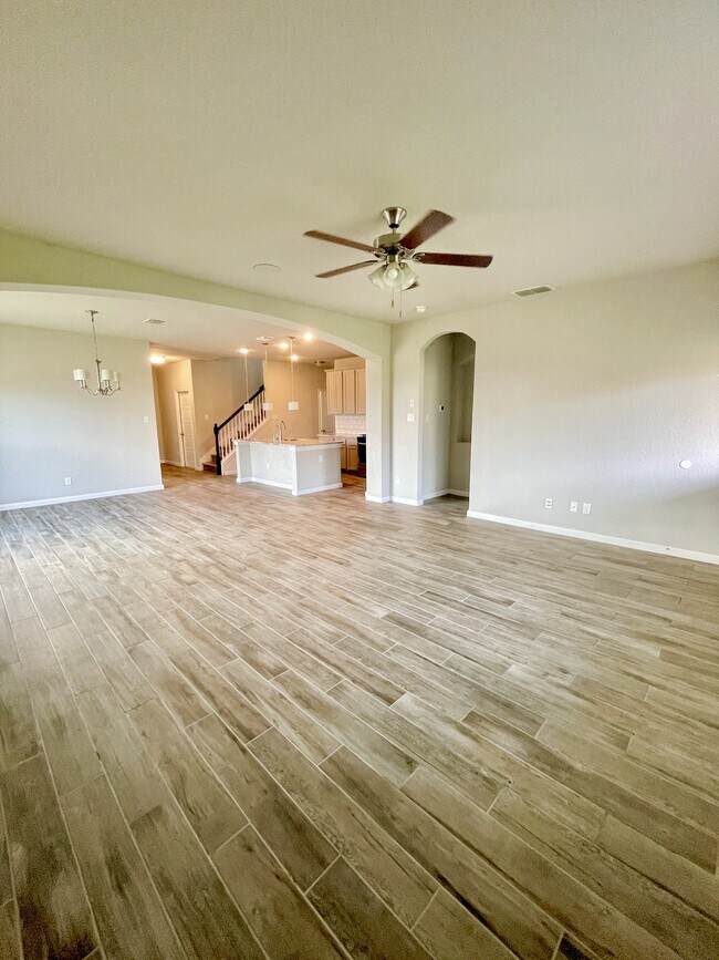Building Photo - 15306 Comanche Grv