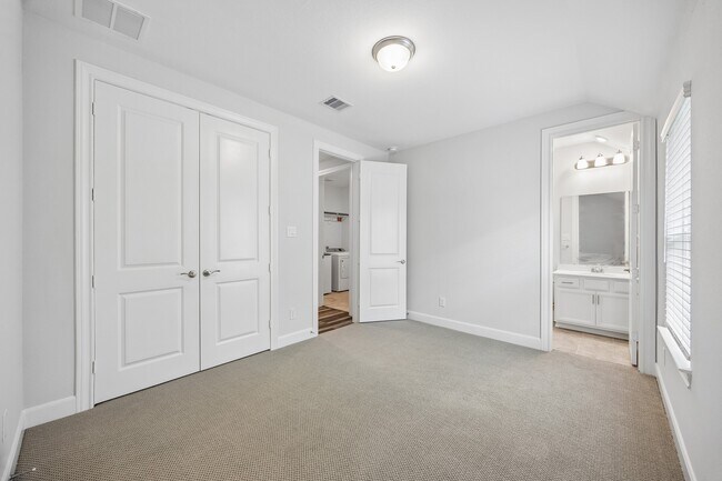 Building Photo - 2128 Elrington Willow Ln