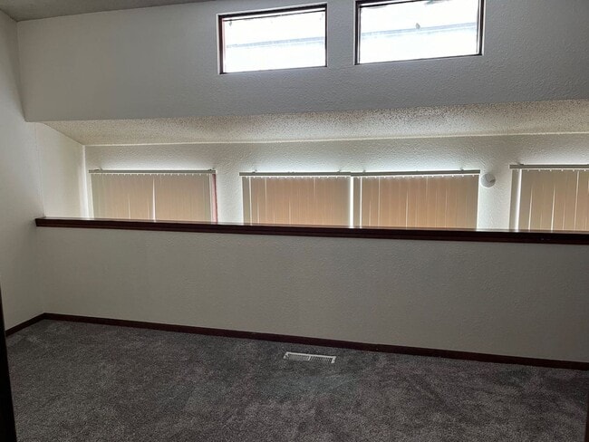 Building Photo - 2 bedroom, 1.5 bath bath two story duplex near parks and trails, lawn and snow included