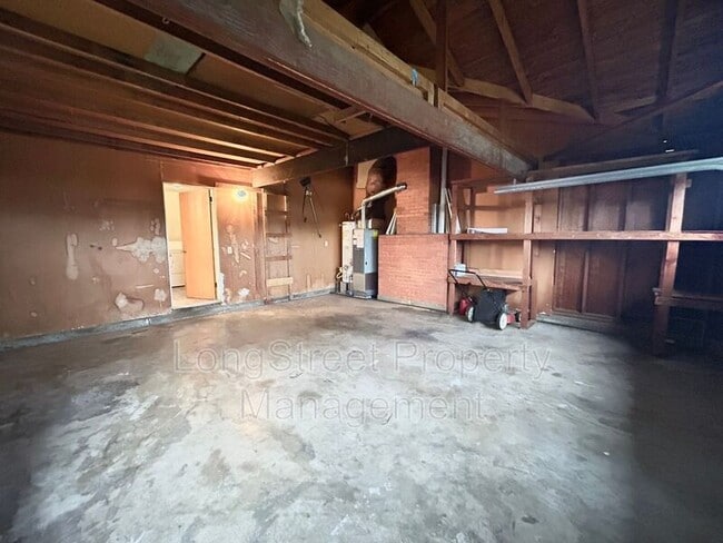 Building Photo - 1930 NW Kings Blvd