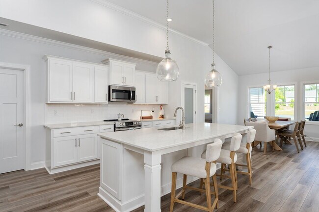 Building Photo - 107 E Barred Owl Dr