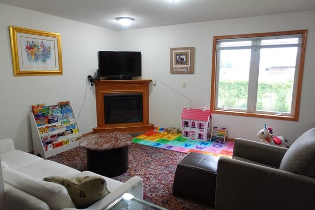 Building Photo - 100 Tattler Ln