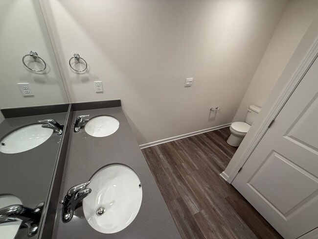 Building Photo - Brand New home in York!