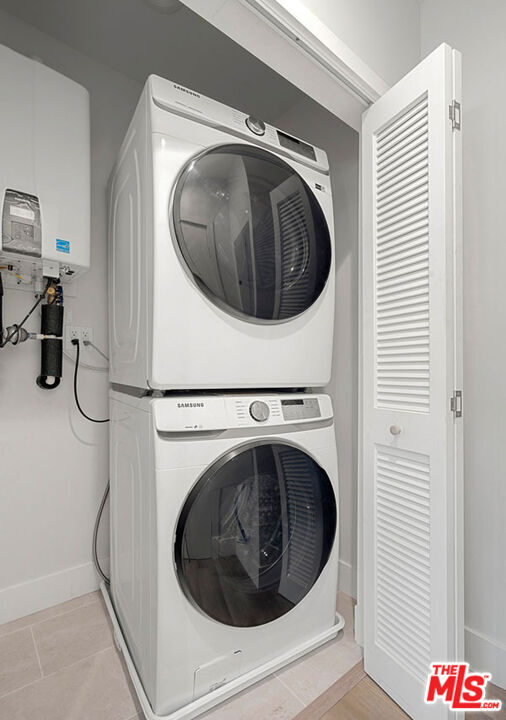 Building Photo - 14804 1/2 Vanowen St