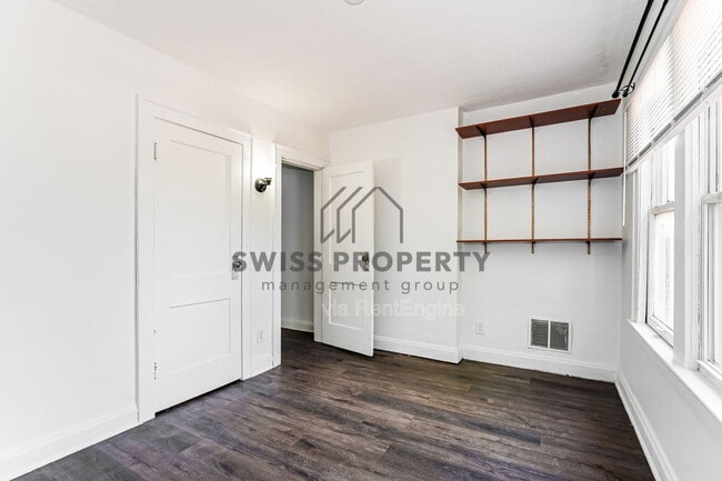 Building Photo - 1339 E Kossuth St