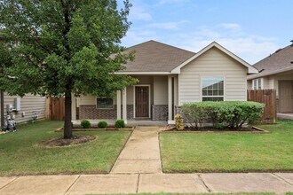 Building Photo - 604 Palmilla St