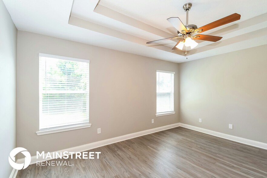 Building Photo - 11595 Oaklawn Rd