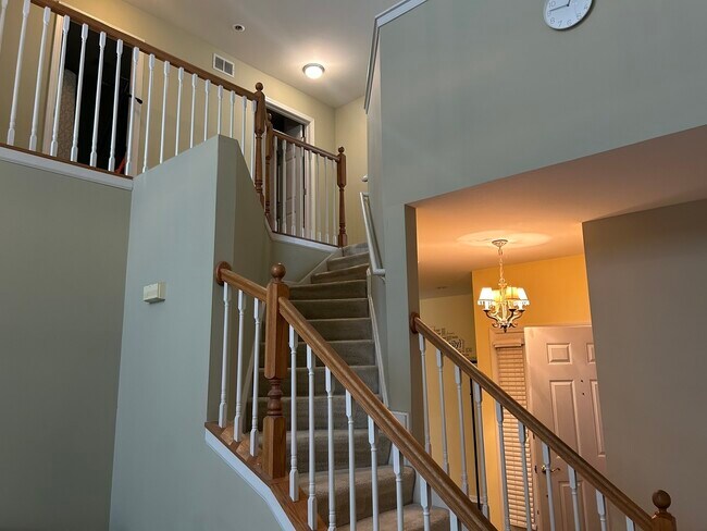 Building Photo - 394 Bay Dr