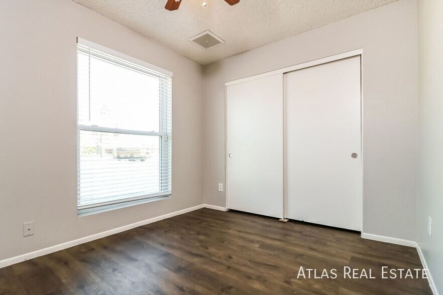 Building Photo - 1323 W Rosemonte Dr