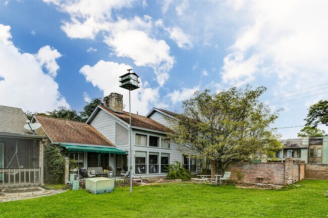 Building Photo - 202 Old Bridge Lake St