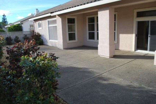 Building Photo - 408 Angelrock Ct