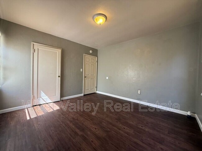 Building Photo - 511 Philippine St