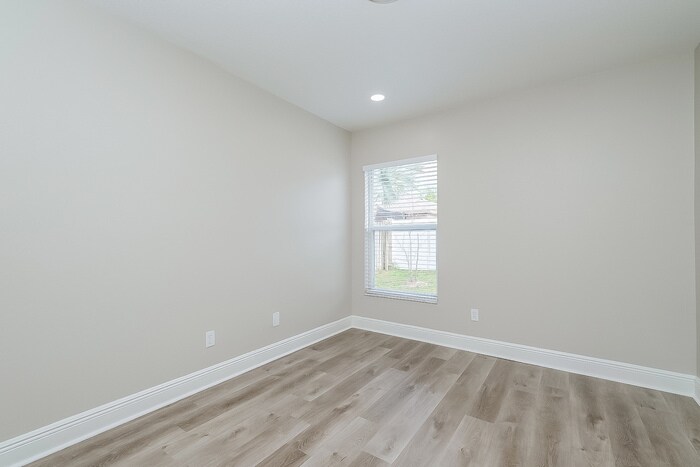 Building Photo - 2614 Vinedale Ave