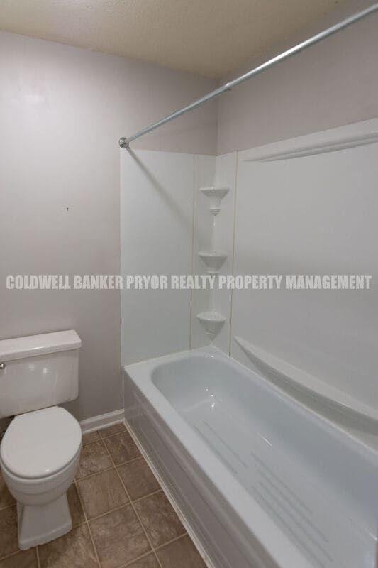 Building Photo - 598 Highland Dr