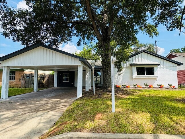 Building Photo - 3726 Heatherbrook Dr