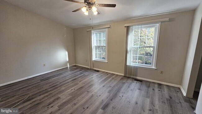 Building Photo - 9 Hamlet Dr