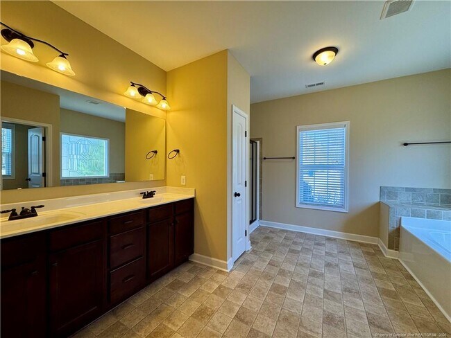 Building Photo - 119 Wedgefield Dr