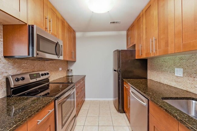 Building Photo - 2 bedroom in Wheaton IL 60189