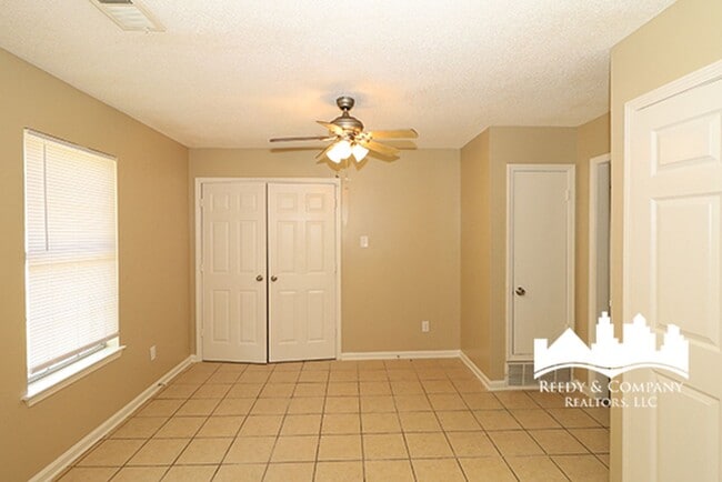 Building Photo - 275 Gracewood St