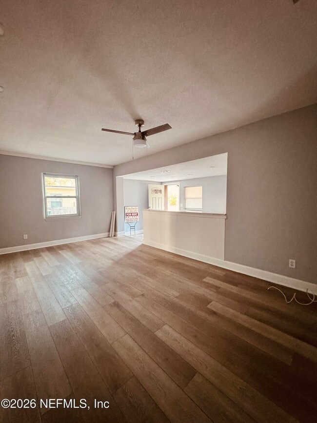 Building Photo - 3926 Ruby Dr W