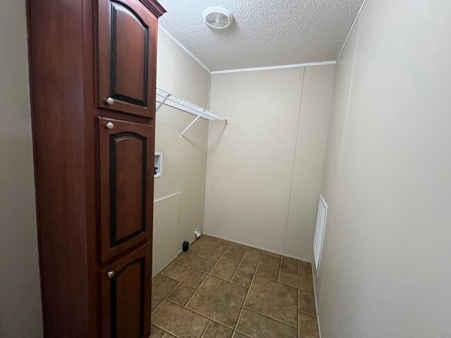 Building Photo - Country Living at it's finest! 4 Bedroom, ...