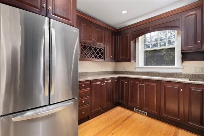 Building Photo - 107 Old Beach Rd