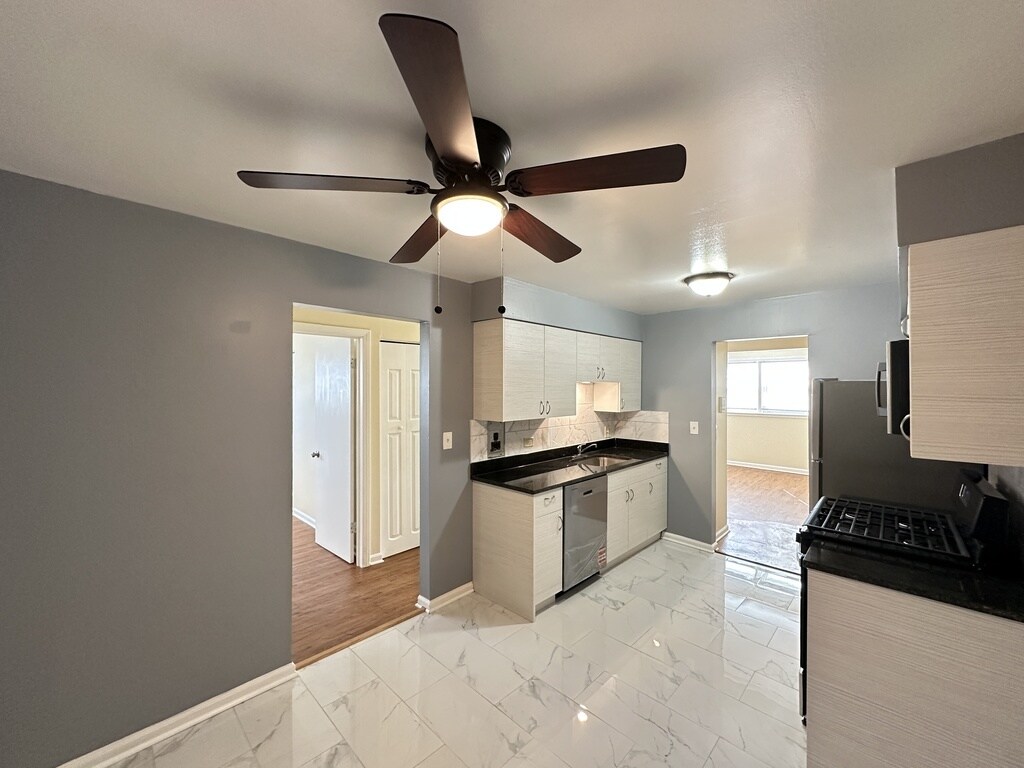 Building Photo - 620 Lincoln Ave