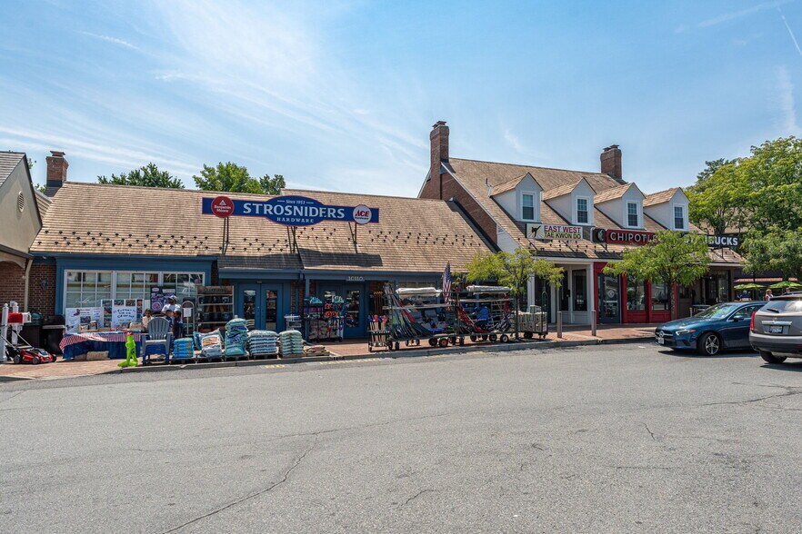 Starbucks,Chipotle&Strosniders 2 blocks away! - 10108 Donegal Ct