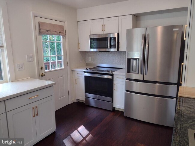 Building Photo - 64 Bogle Dr