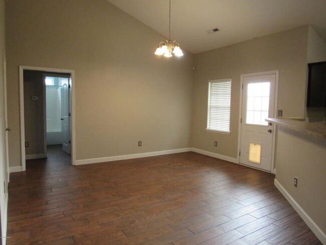 Building Photo - Gorgeous 3 Bedroom Home in Bradford Estates!!