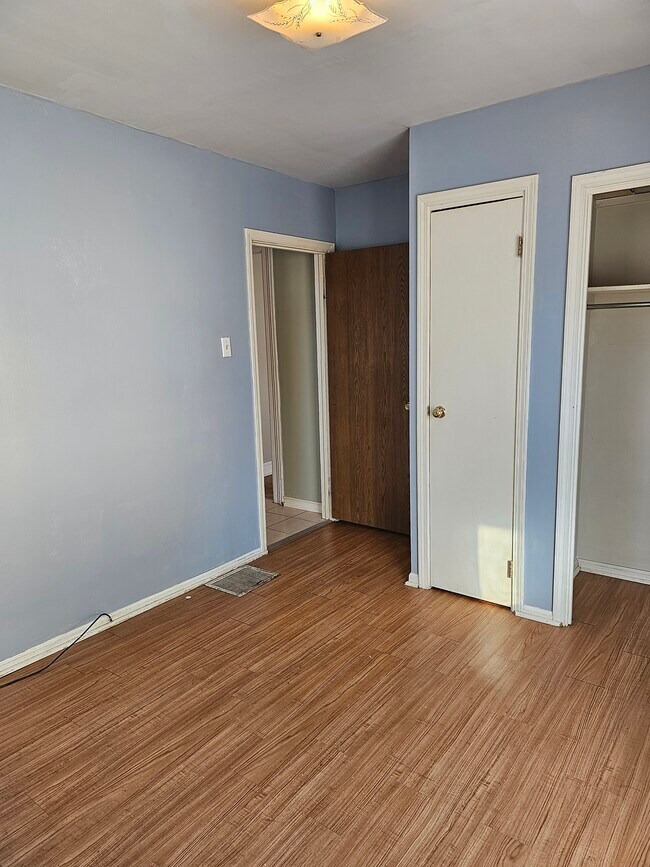 Building Photo - 552 E Buchtel Ave