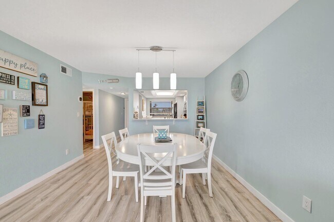 Building Photo - 10310 S Ocean Dr
