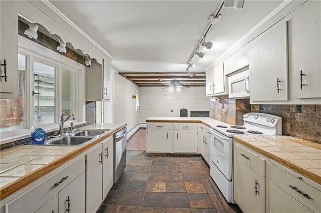 Building Photo - 311 Redgate Rd