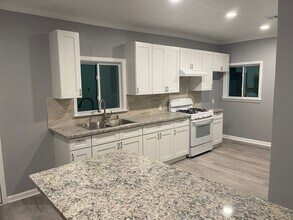 Building Photo - 3 bedrooms 2 baths - Only $1500 Per Month