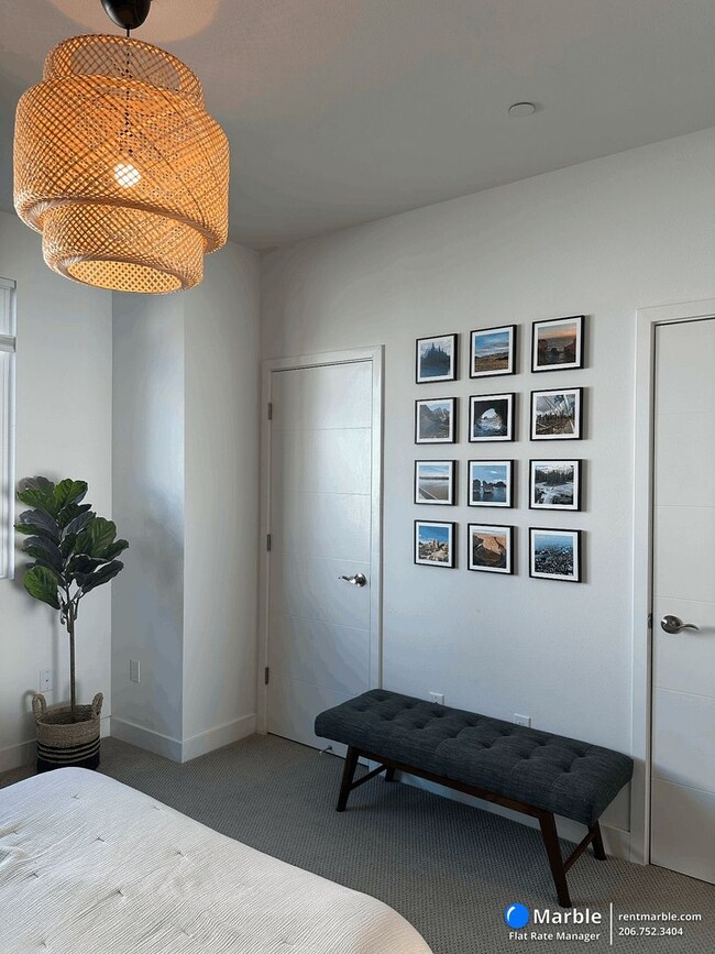 Building Photo - Modern 2-Bedroom, 2.5-Bath Townhome in Oakland